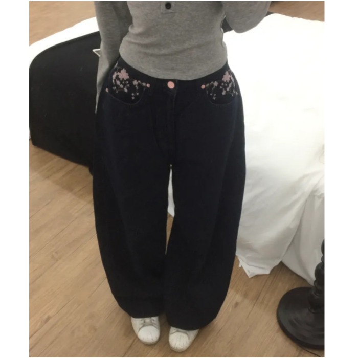 Embroidery Jeans Sakura - Vaqueros Sakura con bordado, holgados, de
